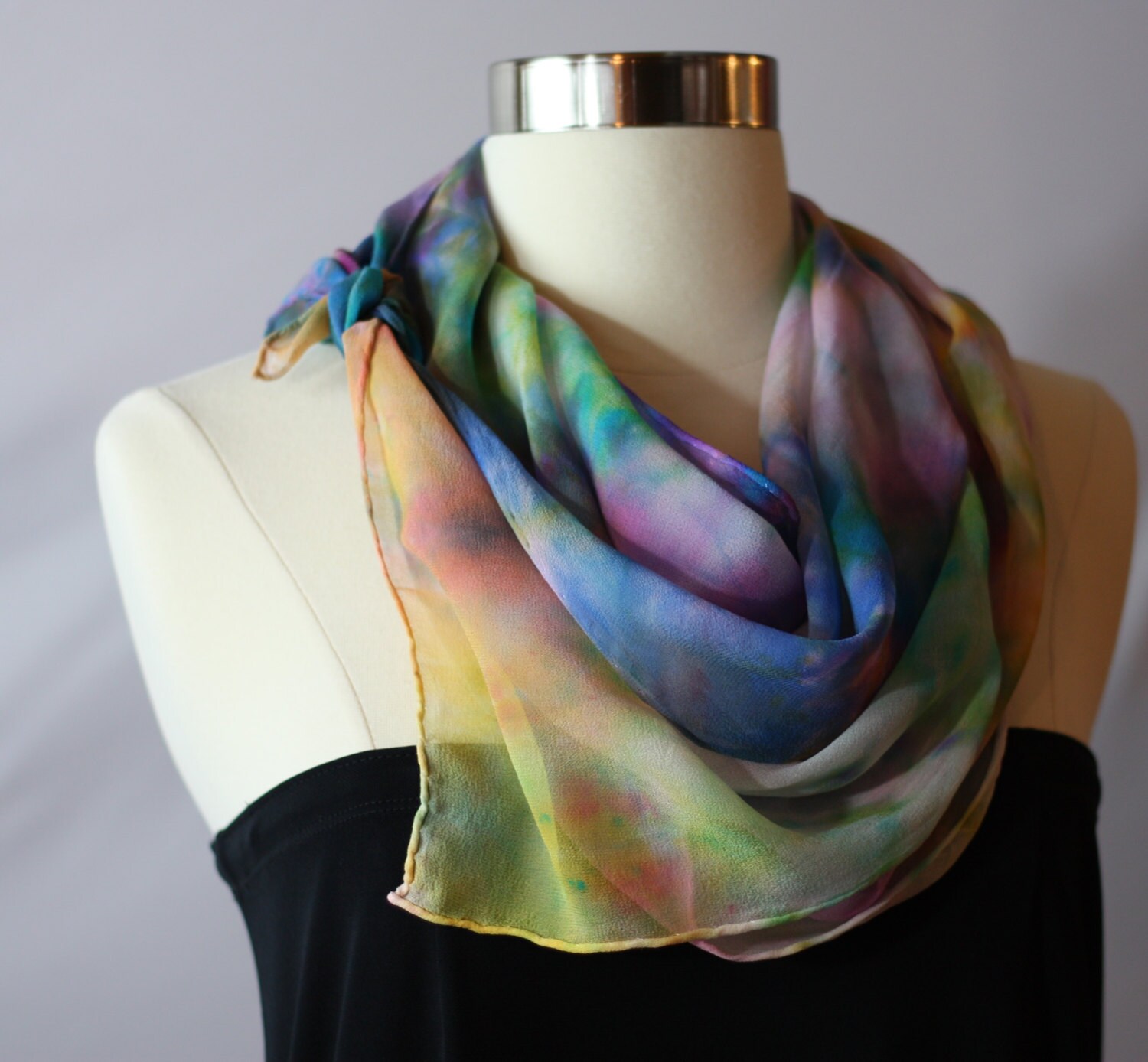 Handgefärbter Chiffon Schal Aus Seide in Wunderschönen Farben 14" X 72" Handgefärbter Chiffon Schal Aus Seide in Wunderschönen Farben 14" X 72" von StackARockRanch