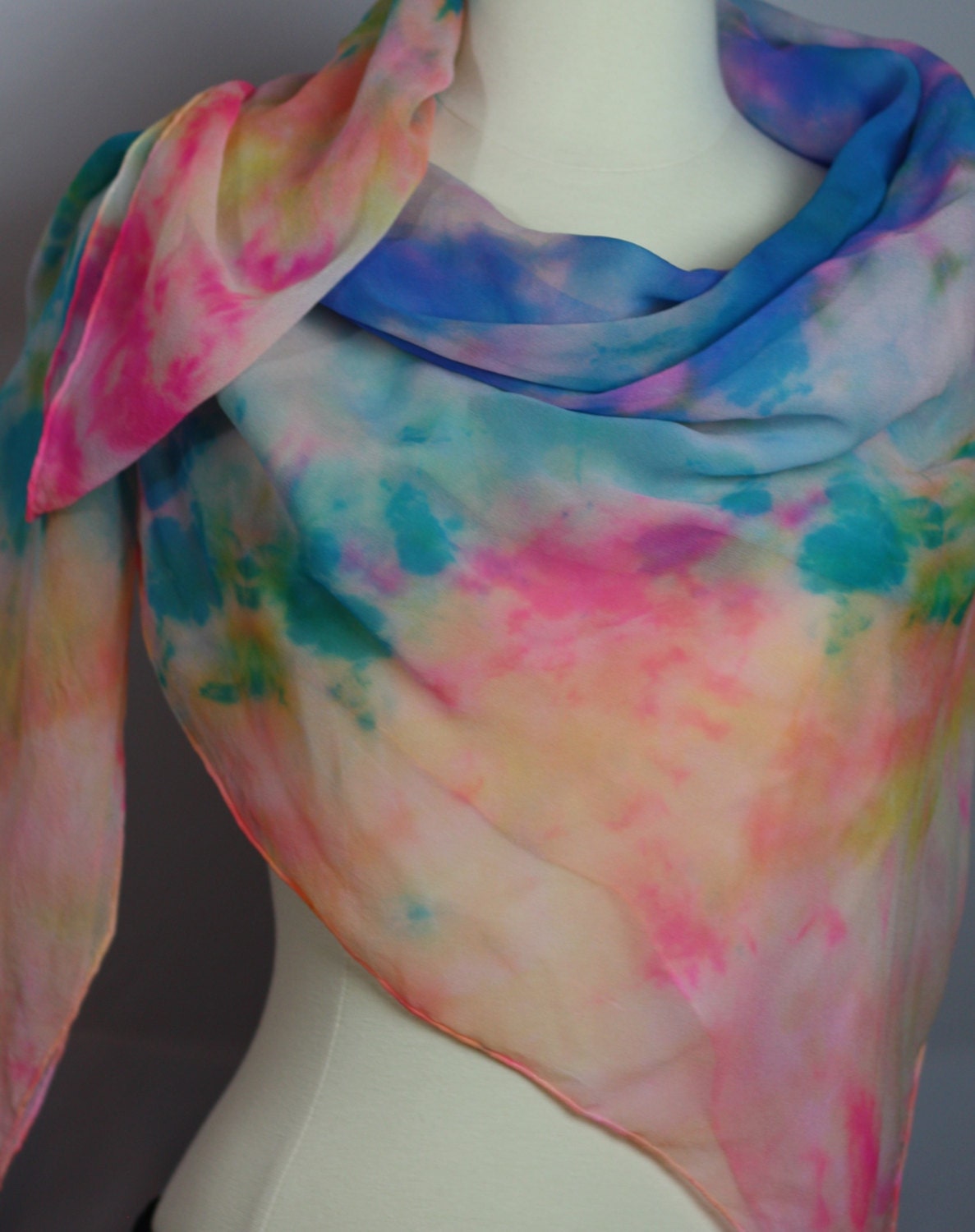 Tragbarer Chiffon Schal Aus Seide Ooak Handbemalt 42"x 42" Tragbarer Chiffon Schal Aus Seide Ooak Handbemalt 42"x 42" von StackARockRanch