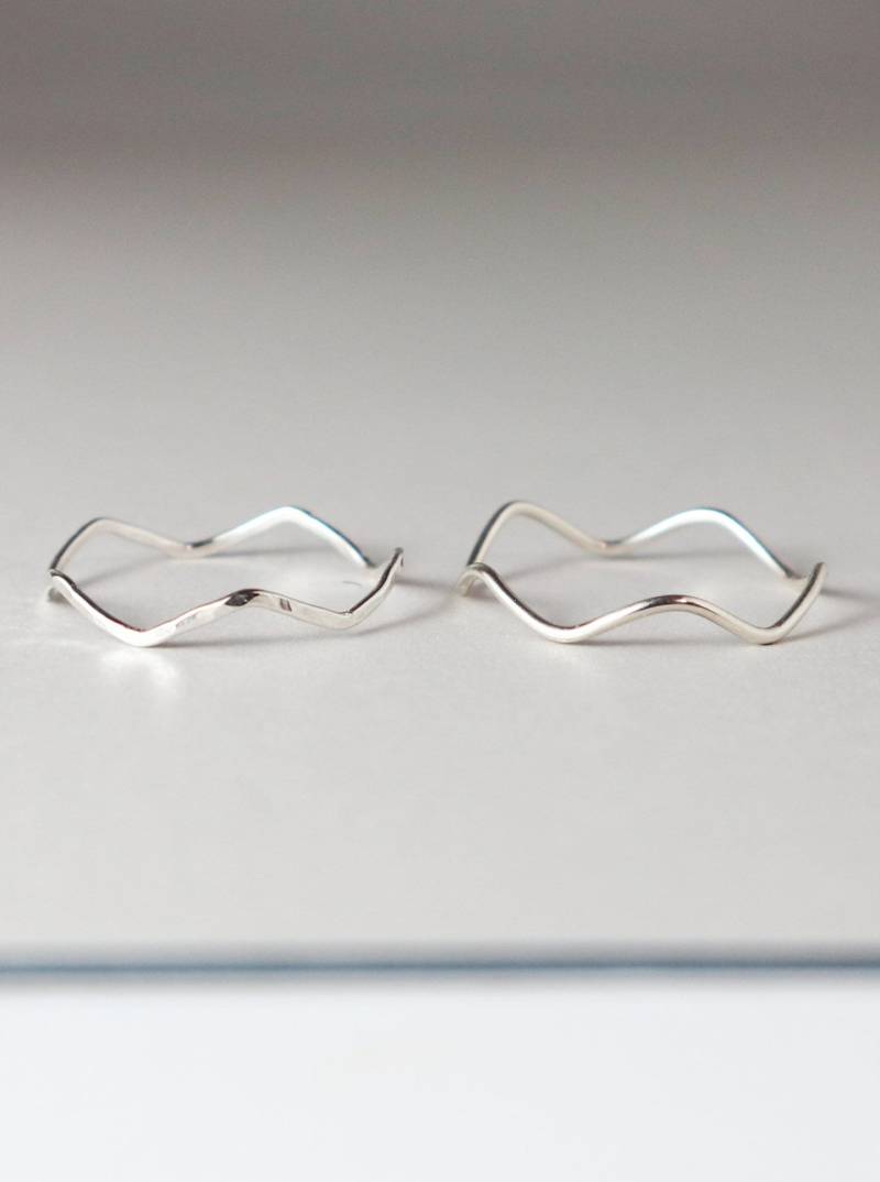 Winzig Kreis Silber Ring, Zierliche Ring Dünn Lässig Süßer Minimalist Schmuck Geschenk Mama Tochter Schwestern Frauen Bff Unter 30 von StackedLayeredShine