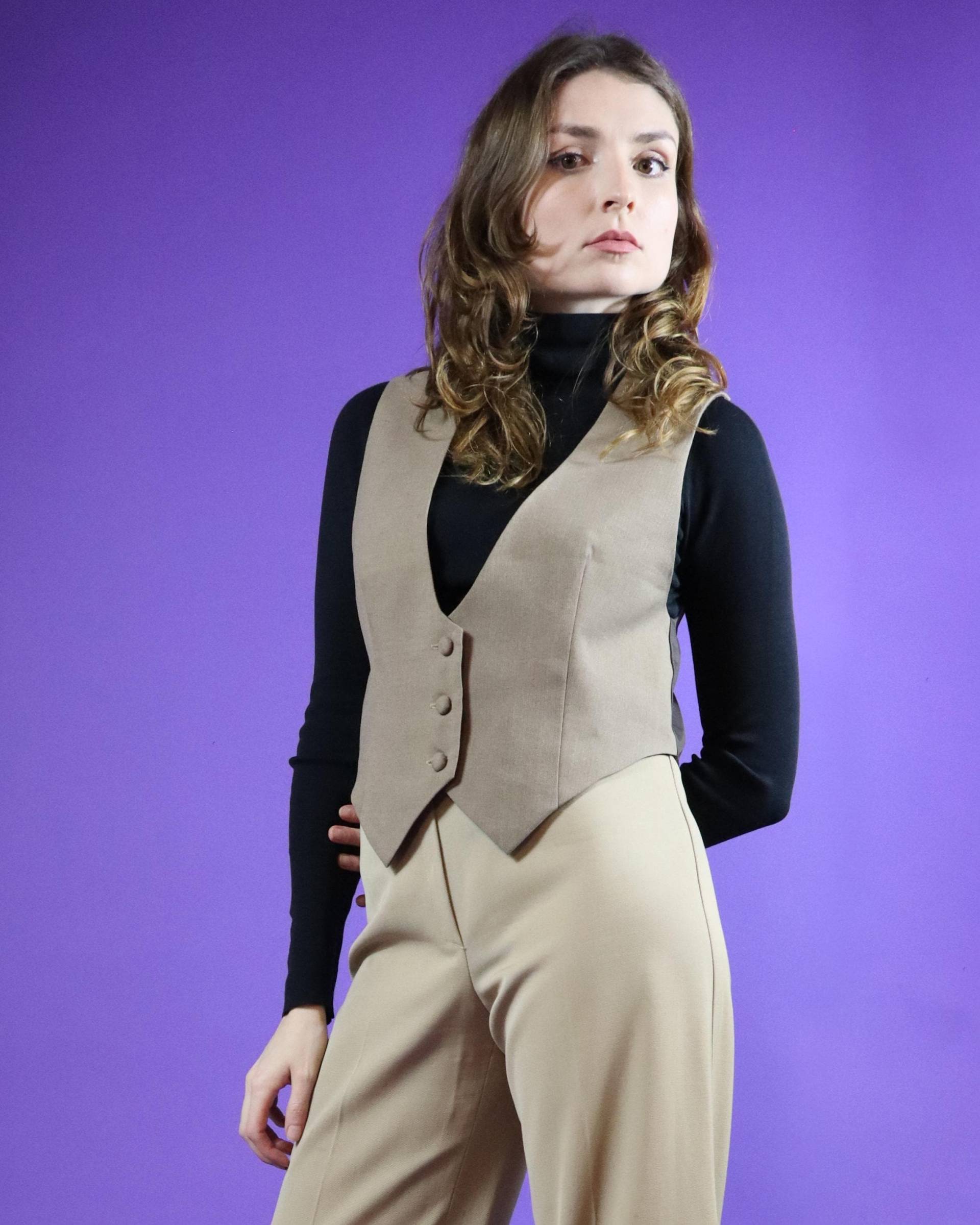 Vintage 1970S Handgemachte Weste Beige Vintage 1970S Handgemachte Weste Beige von StacksVintageUK