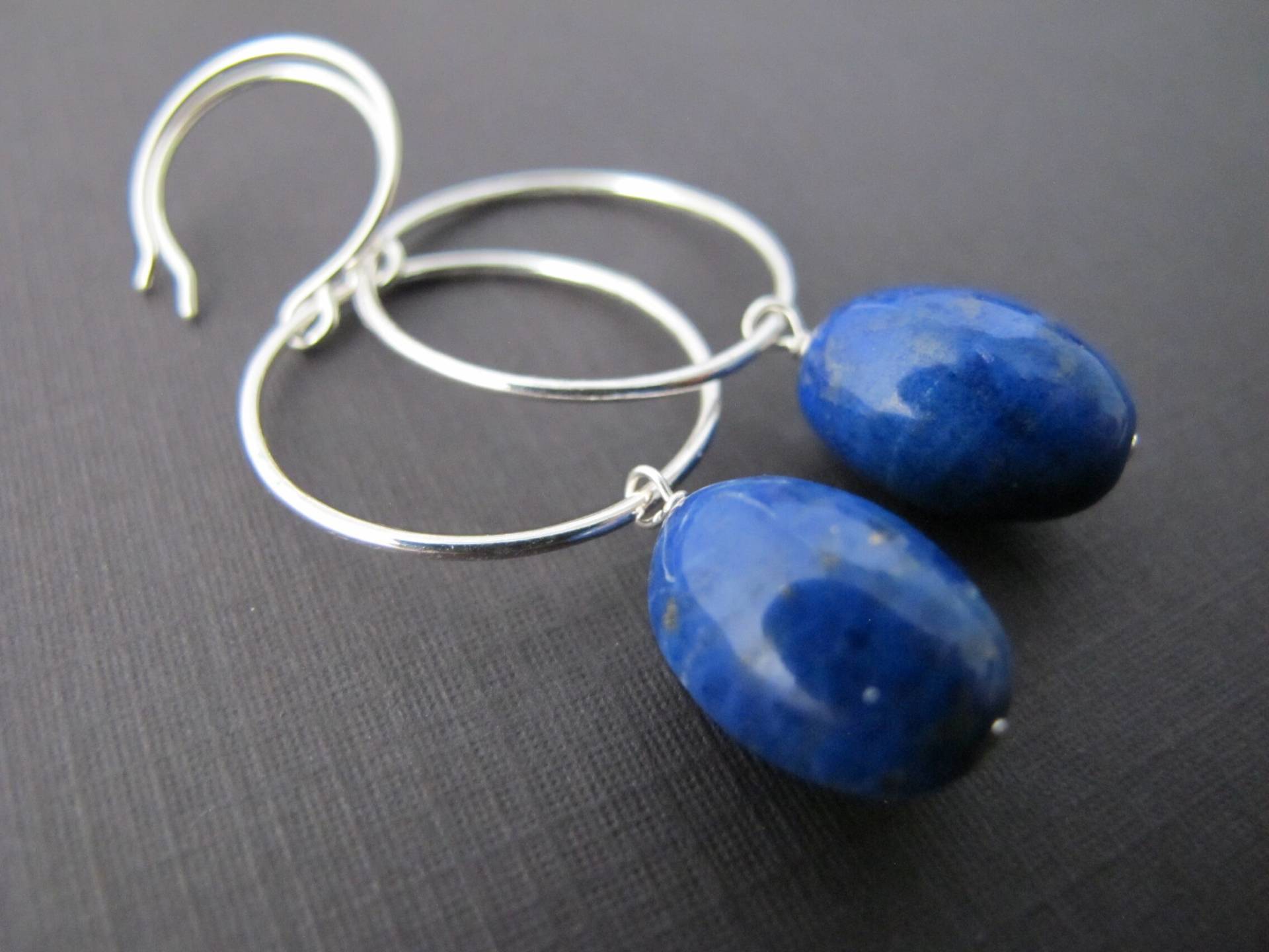 Lapis Ohrringe, Moderne Sterling Silber Creolen, Navy Blau Edelstein Dangles Lapis Ohrringe, Moderne Sterling Silber Creolen, Navy Blau Edelstein Dangles von StacyMcAfeeDesigns