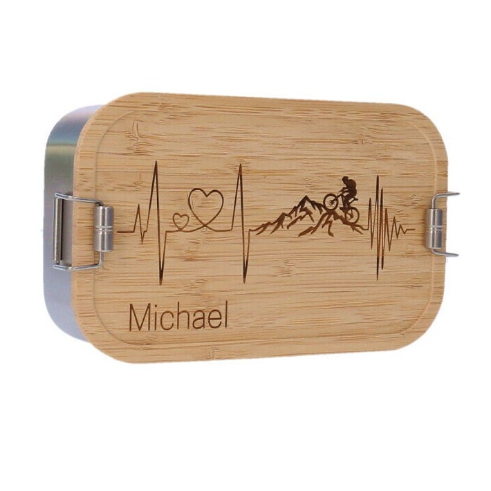 Lunchbox Herzschlag Berg & Fahrrad Motiv, Groß, Aus Edelstahl Und Bambus, Individuelle Gravur Lunchbox Herzschlag Berg & Fahrrad Motiv, Groß, Aus Edelstahl Und Bambus, Individuelle Gravur von StadtLandHolz