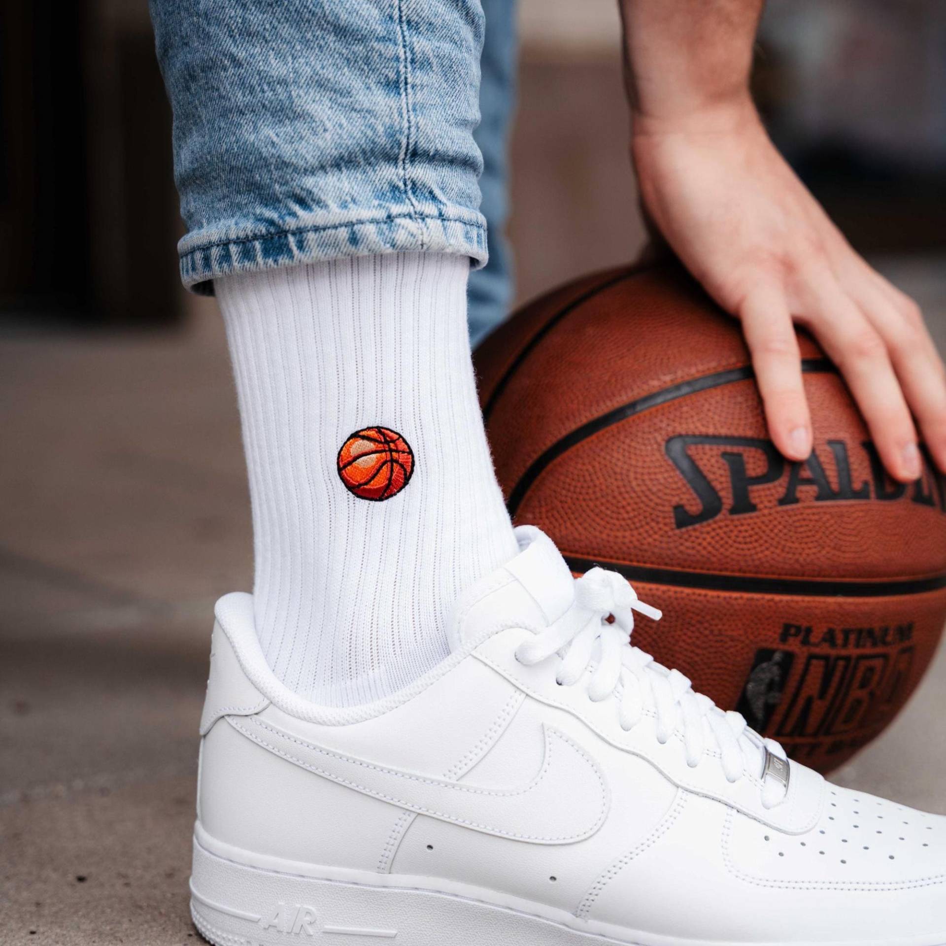 Basketball Socken Für Sportfans Bestickte Bio-Baumwolle Sportsocken Damen & Herren Lustige Tennissocken Mit Ballsport Motiv von StadtkinderCom