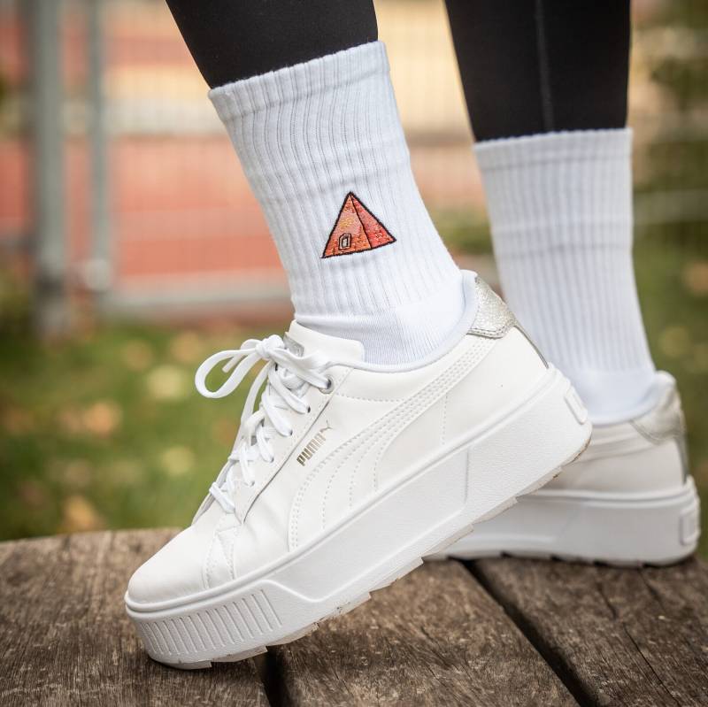 Pyramide Socken Für Karlsruhe Fans Bestickte Bio-Baumwolle Sportsocken Damen & Herren Lustige Tennissocken Mit Architektur Motiv von StadtkinderCom