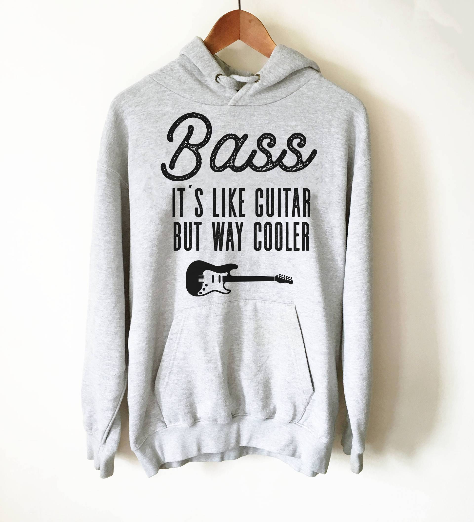Bass - Es Ist Wie Gitarre Aber Weg Cooler Hoodie Gitarren-Shirt, Bassgitarren-Shirt, Bassgitarrist, Blassspieler, Lustige Bassgitarre von StagandPeachCo