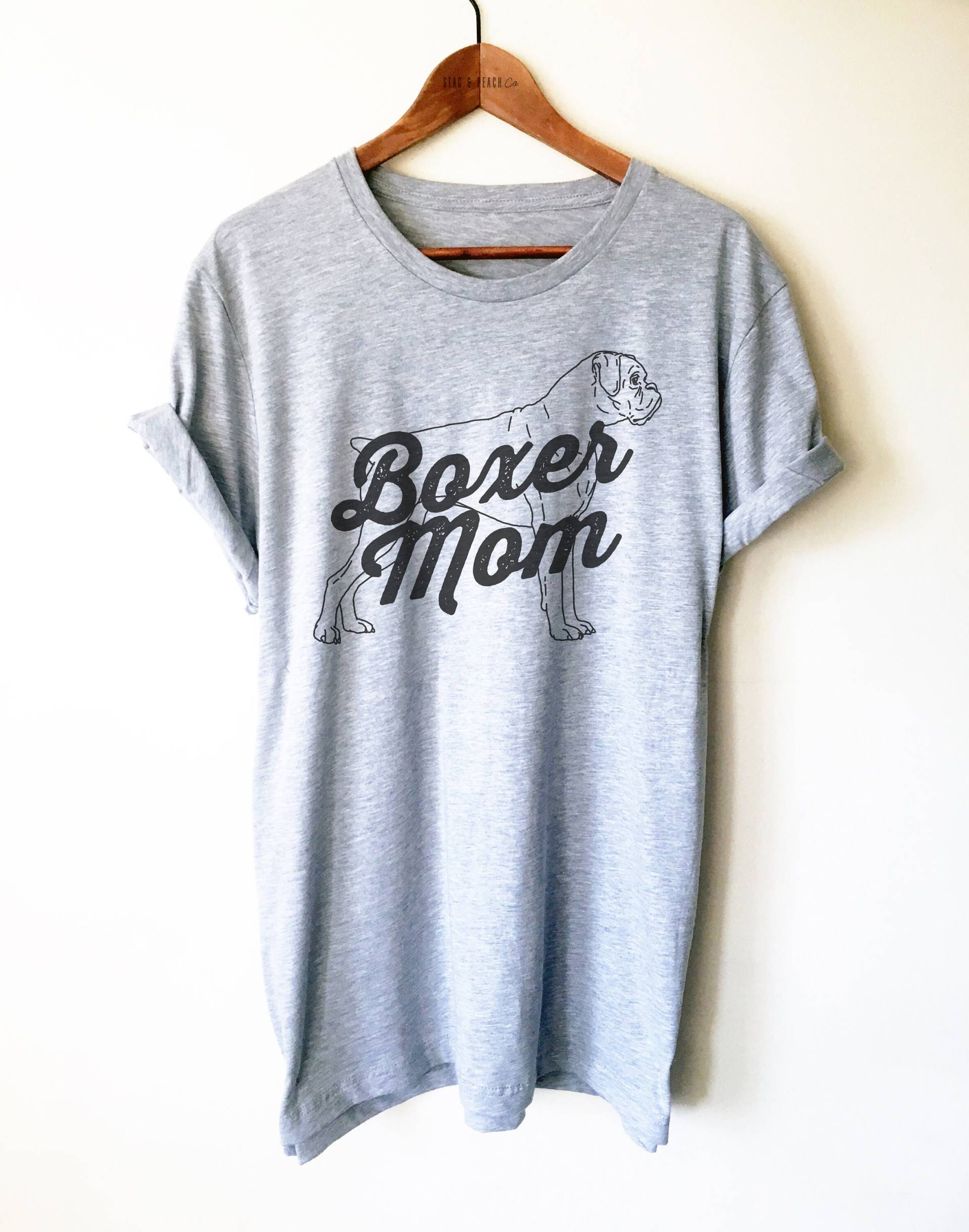 Boxer Mama Unisex Shirt - Stolzer Geschenk, Hund Shirt, Hundeliebhaber Hundezüchter Hundeadoption T-Shirt von StagandPeachCo