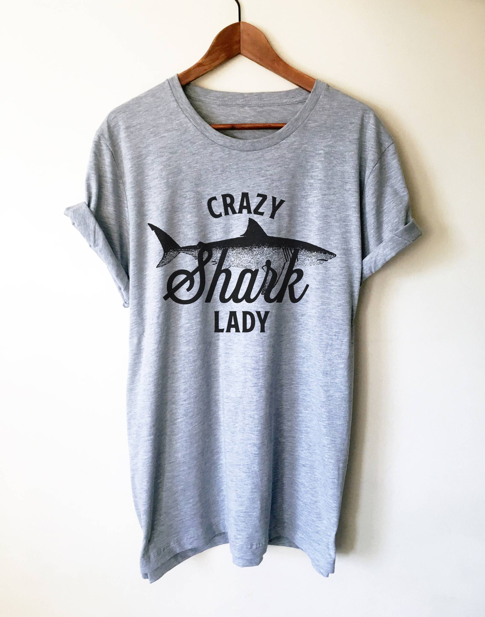 Crazy Shark Lady Unisex Shirt - Hai Shirt, Geschenk, Geburtstag, Woche Meer Geschenk von StagandPeachCo