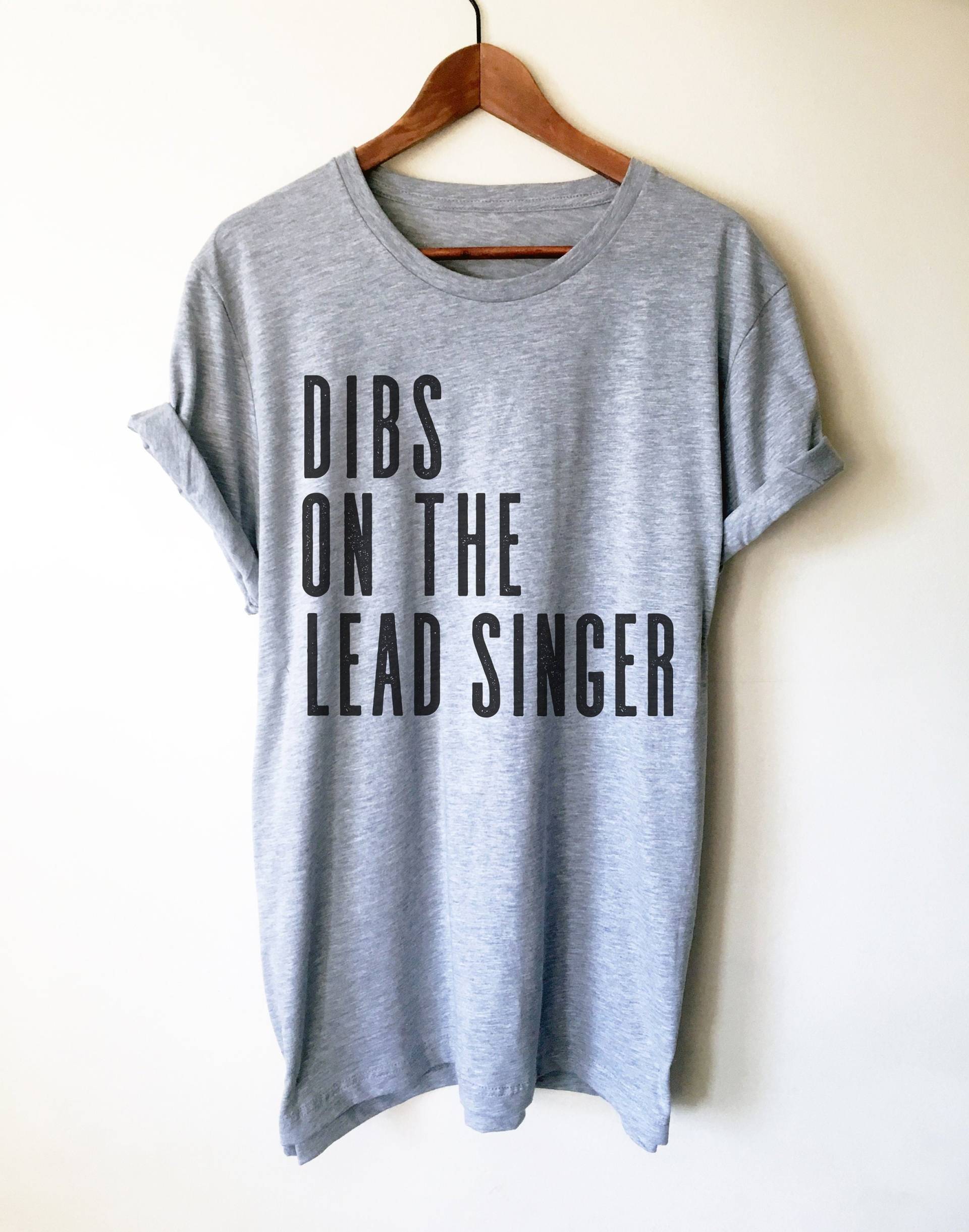 Dibs On The Line Singer Unisex Shirt - Band Shirt, Konzert Shirts, Bandsänger, Musik Festival Groupie Dibs On The Line Singer Unisex Shirt - Band Shirt, Konzert Shirts, Bandsänger, Musik Festival Groupie von StagandPeachCo