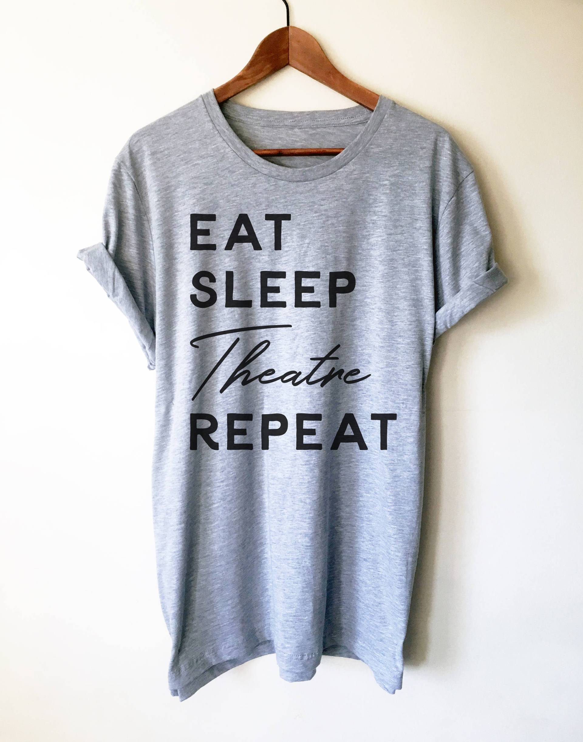 Eat Sleep Theater Wiederholung Unisex Shirt - Geschenk Broadway Schauspieler Drama Schauspielerin Eat Sleep Theater Wiederholung Unisex Shirt - Geschenk Broadway Schauspieler Drama Schauspielerin von StagandPeachCo