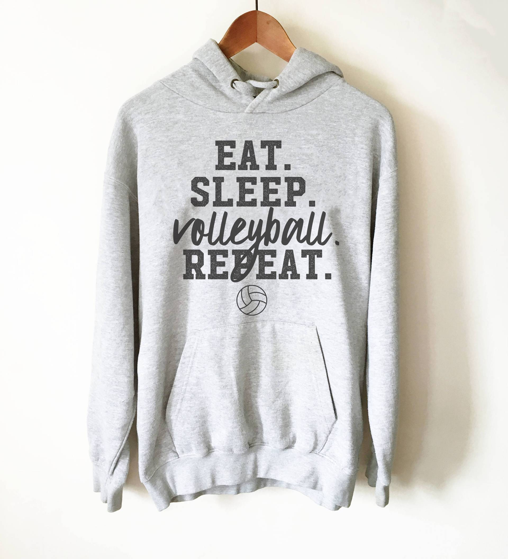 Eat Sleep Volleball-Wiederholungs-Hoodie - Volleyball-Hoodie, Volleyball-Mama-Hemd, Volleyball-Geschenk, Volleyball-Team, Volleyballspielerin von StagandPeachCo