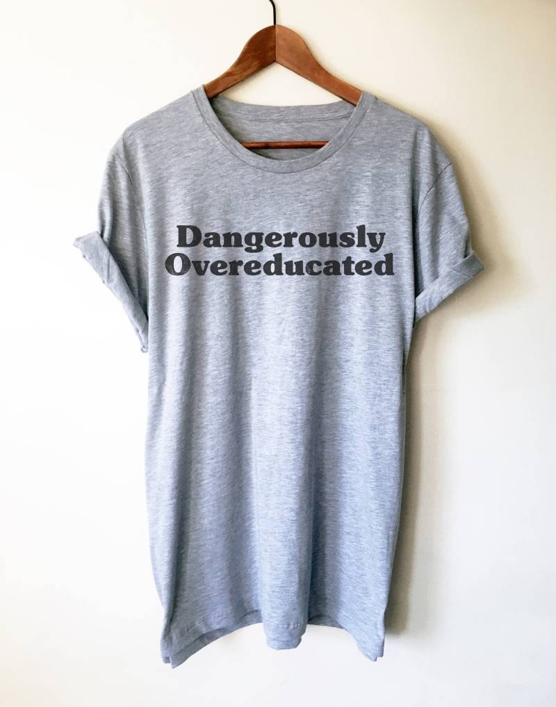 Gefährlich Überbildetes Unisex Shirt - Phd | Phd Abschluss Geschenk College-Abschluss Master Gefährlich Überbildetes Unisex Shirt - Phd | Phd Abschluss Geschenk College-Abschluss Master von StagandPeachCo