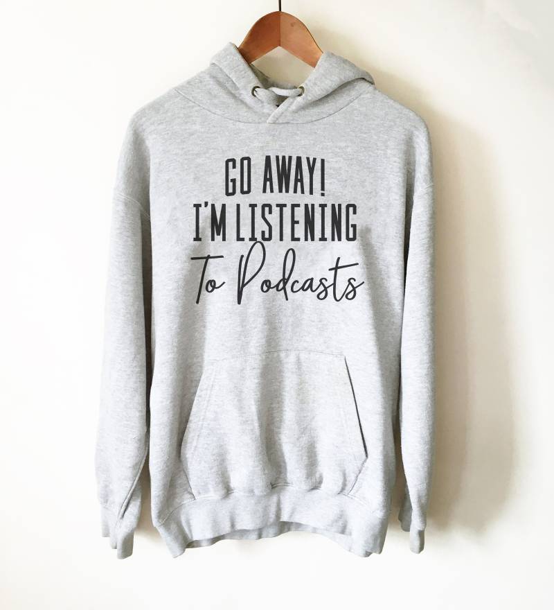 Go Away I'm Hören Zu Podcasts Hoodie - Podcast Shirt, Geschenk, Podcaster True Crime von StagandPeachCo