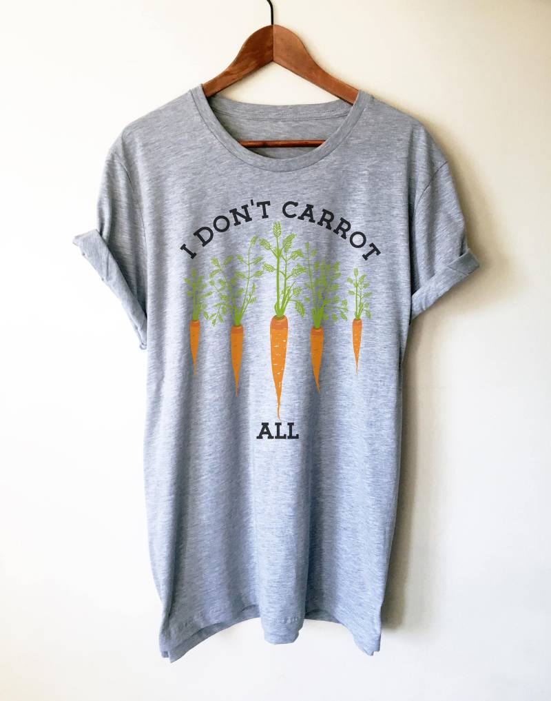 I Don't Carrot All Unisex Shirt - Gartenarbeit Geschenk | Veggie-Wortspiel Veganes T-Shirt Mit Pflanzenmotiv Foodie Gemüse von StagandPeachCo