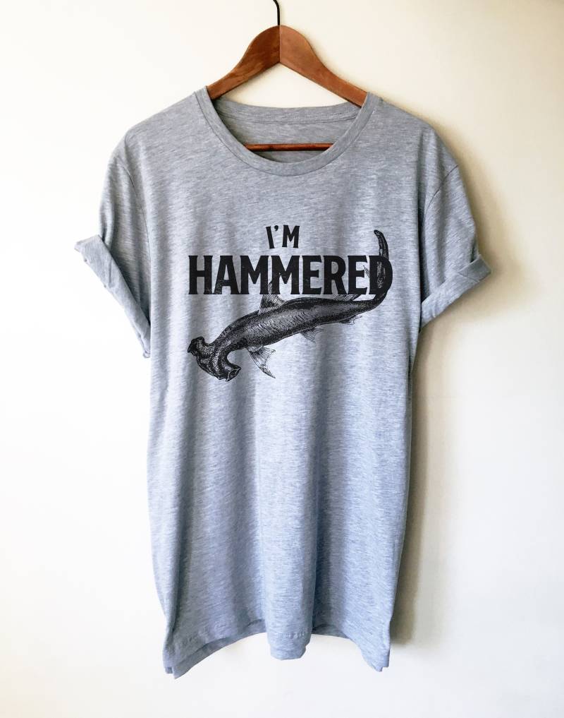 Ich Bin Gehämmert Unisex Shirt - Hai Shirt, Geschenk, Geburtstag, Woche Meer Geschenk von StagandPeachCo