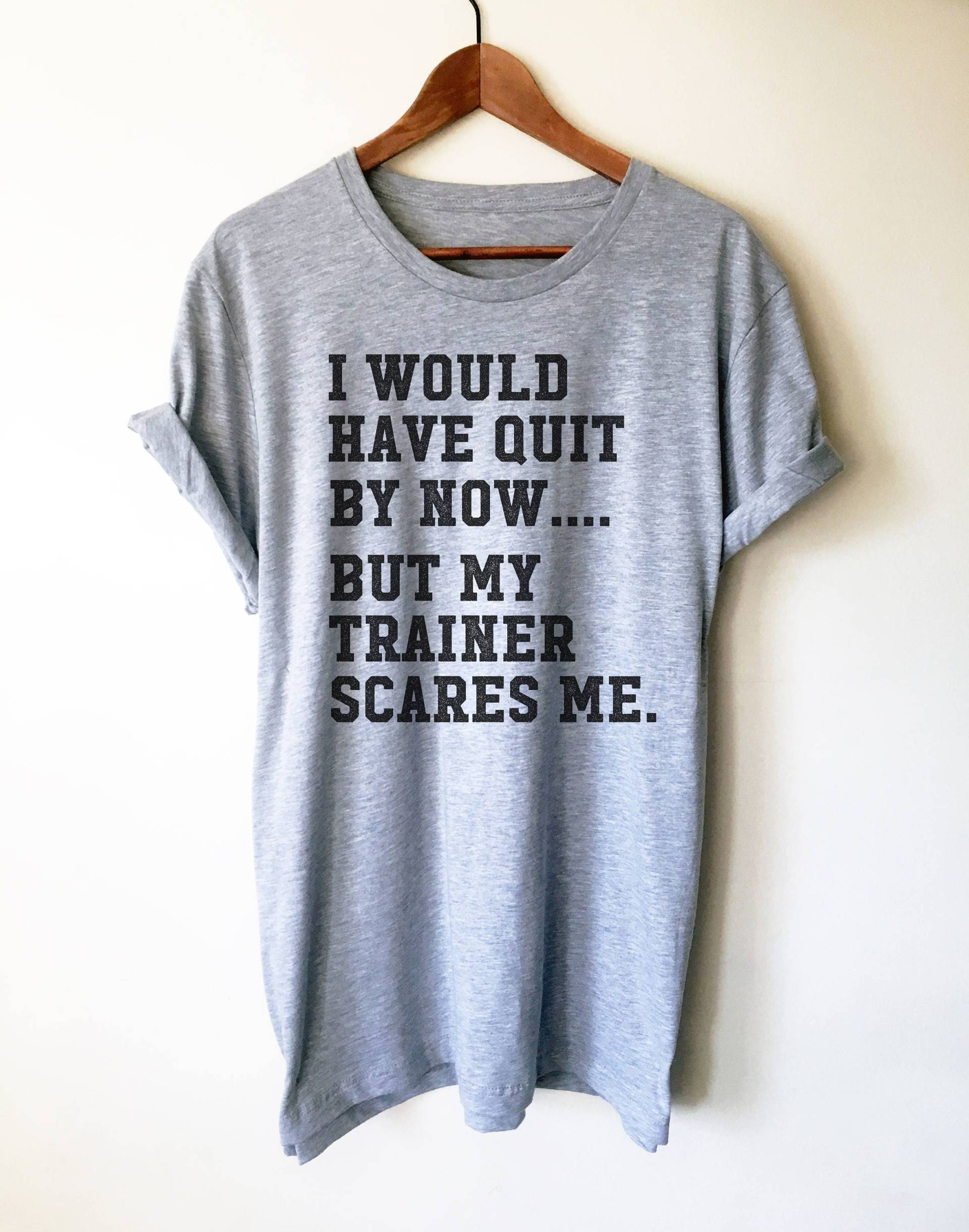 Ich Hätte Jetzt Aufgehört, Aber Mein Trainer Macht Mir Angst Unisex Shirt - Fitnessstudio Shirt, Workout Lustiges Booty Day, Gym Ich Hätte Jetzt Aufgehört, Aber Mein Trainer Macht Mir Angst Unisex Shirt - Fitnessstudio Shirt, Workout Lustiges Booty Day, Gym von StagandPeachCo