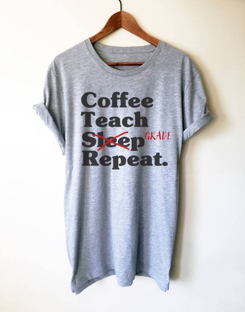 Kaffee Lehren Klasse Wiederholen Unisex Shirt - Lehrerleben Shirt, Lehrer Wertschätzung, Lustiges Geschenk Kaffee Lehren Klasse Wiederholen Unisex Shirt - Lehrerleben Shirt, Lehrer Wertschätzung, Lustiges Geschenk von StagandPeachCo