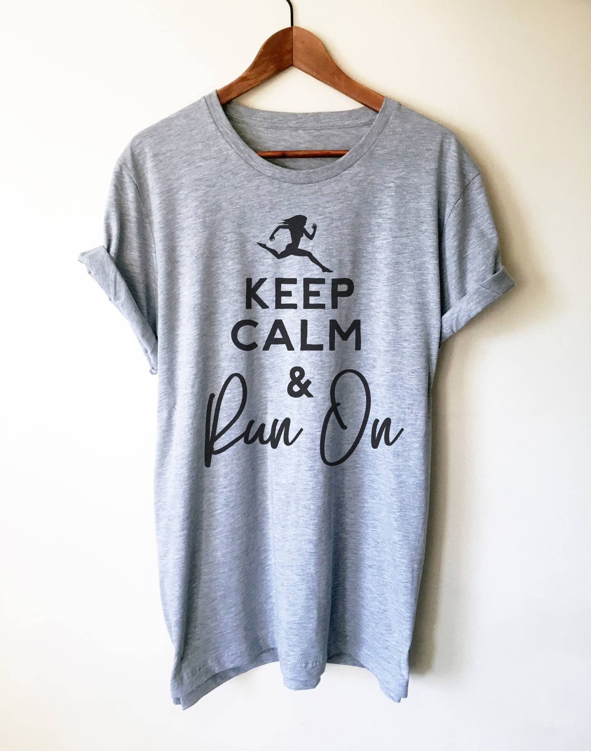 Keep Calm & Run On Unisex Shirt - Laufshirt, Marathon-Shirt, Lustiges Laufgeschenke, Halbmaraton Keep Calm & Run On Unisex Shirt - Laufshirt, Marathon-Shirt, Lustiges Laufgeschenke, Halbmaraton von StagandPeachCo