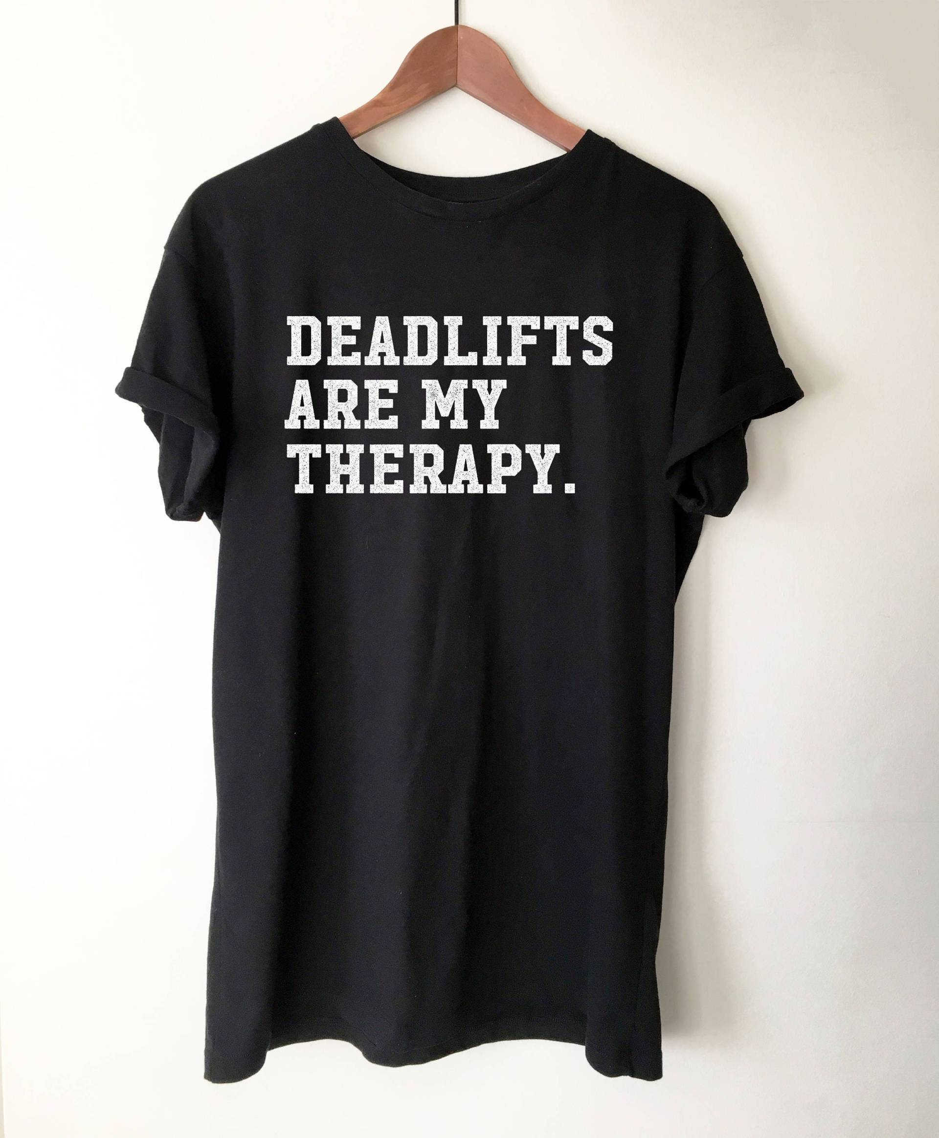 Kreuzheben Sind Meine Therapie Unisex Shirt - Fitnessstudio Shirt, Trainingsshirt, Beute Tag, Gewichtheben Bodycycling, Kraftdreikampf von StagandPeachCo