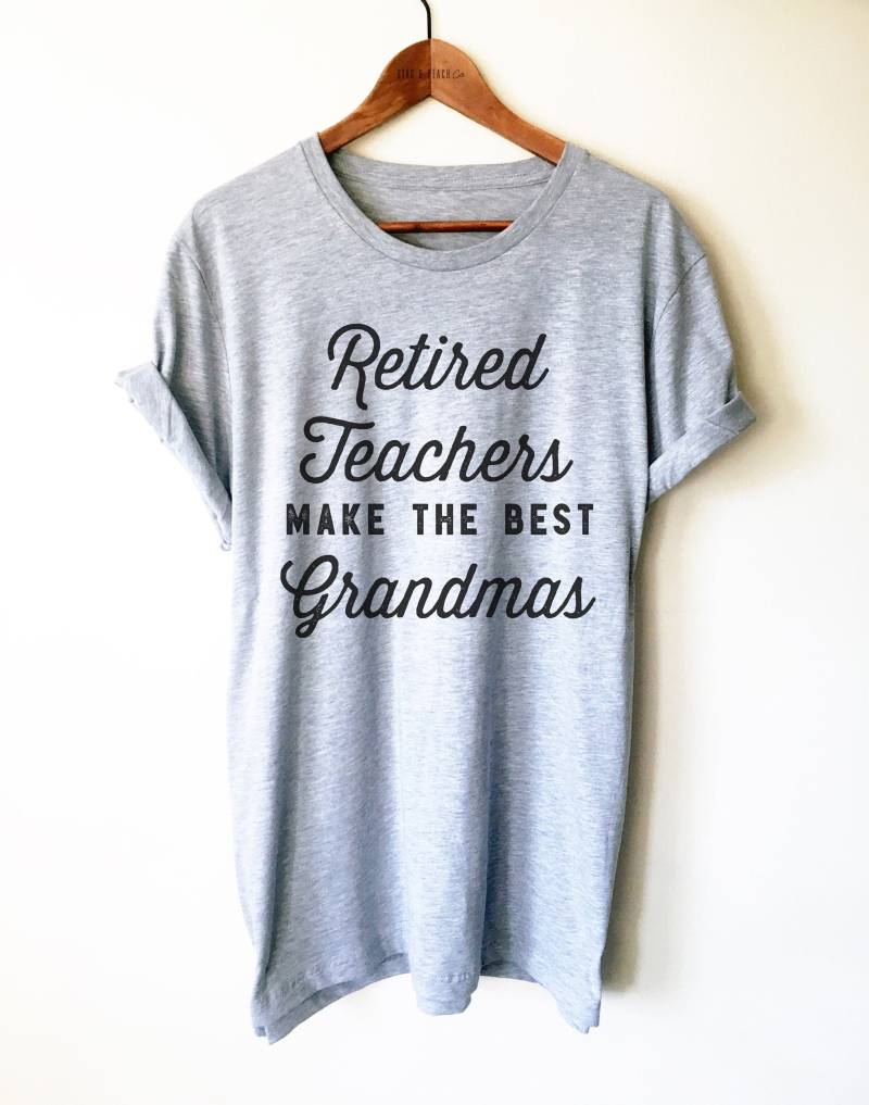 Lehrer Im Ruhestand Machen Das Beste Omas Unisex Shirt - Oma Shirt, Geschenk, Neue Ankündigung T-Shirt von StagandPeachCo