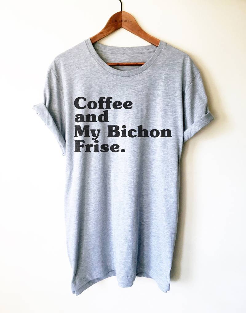 Lustiges Bichon Frise Shirt - Kaffee Und Mein Unisex Shirt, Liebhaber Geschenk, Hund Tshirt, Mom von StagandPeachCo
