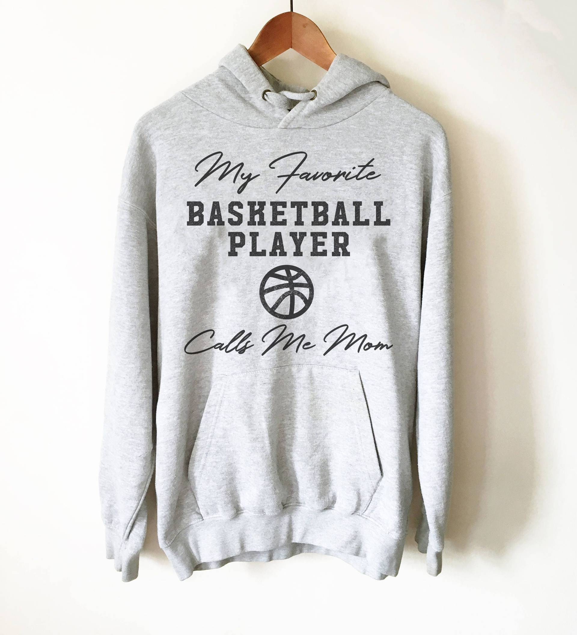 Mein Lieblings-Basketballspieler Nennt Mich Mama Hoodie - Basketball Geschenke, Shirt, Basketballspielerin, Shirt von StagandPeachCo