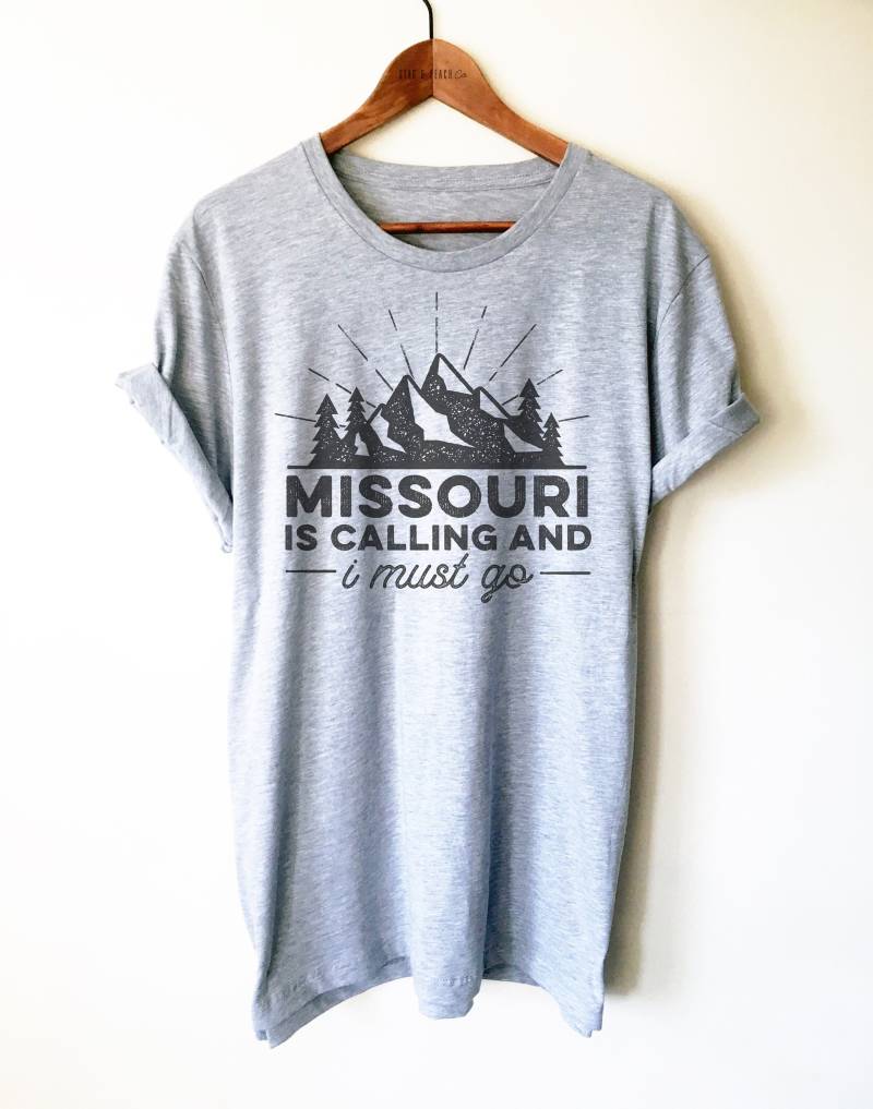 Missouri Ruft Unisex Shirt - Home State Shirt, Geschenke, Kansas City St. Louis Ozark Mountains von StagandPeachCo