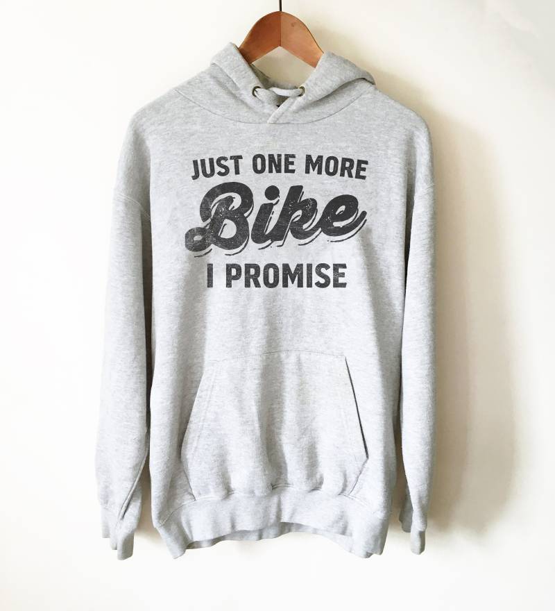 Nur Noch Ein Fahrrad, Das Verspreche Ich Hoodie - Mountainbike Shirt, Mountain Geschenk, Fahrrad Biker Shirt von StagandPeachCo