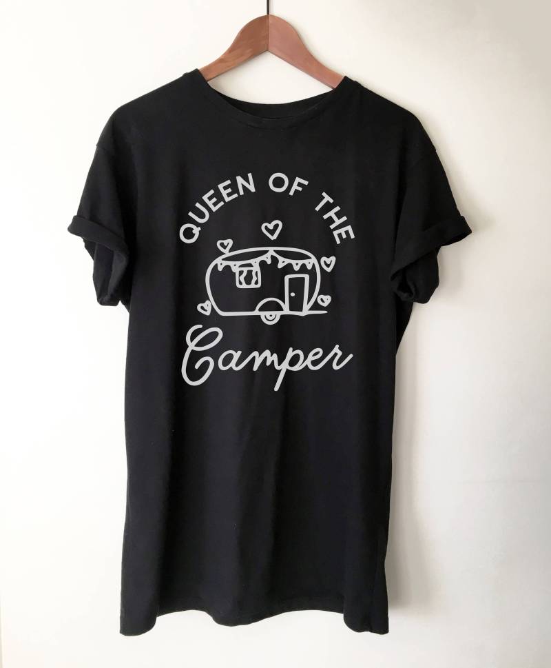 Queen Of The Camper Unisex Shirt - Camping Shirt, Tshirt Geschenk, Lustiges Rv von StagandPeachCo