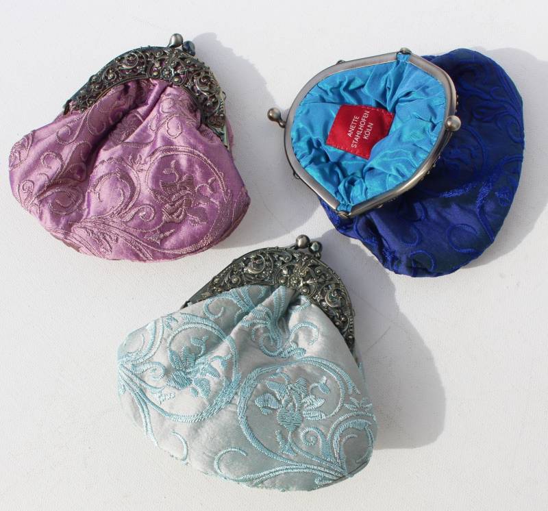 Geldbörse Arabesque Bestickte Seide Schwarz Blau Flieder Mintgrün Börse Clipbörse Bügeltäschchen Portemonnaie Vintage Barock Rokoko von StahlhofenBagsKoeln