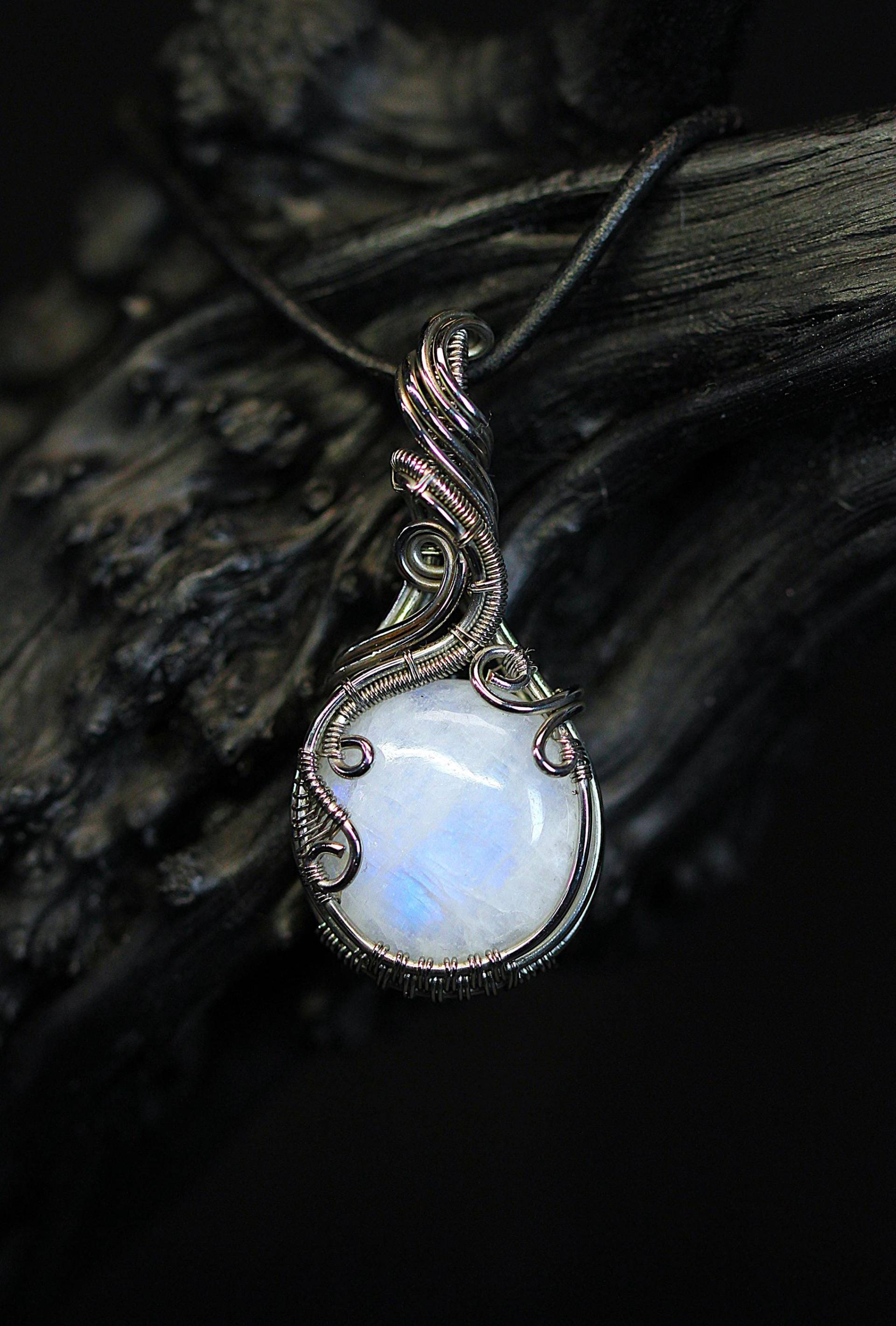 Eleganter Mondstein Kettenanhänger in Silber, Edelstahl Anhänger Weißer Labradorit, Blauer Flash Damen, Frauen Edelstein Schmuck Tropfen von Stahlweberei