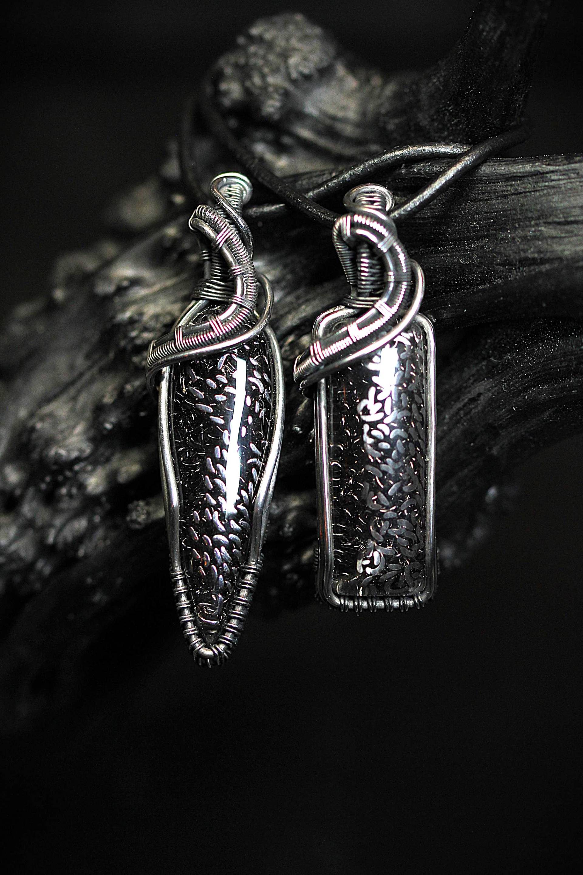 Partner Kettenanhänger in Schwarz Und Silber, Edelstahl Anhänger Für Sie Ihn, Paar Schmuck Im Gothic Stil Den Mann Die Frau von Stahlweberei