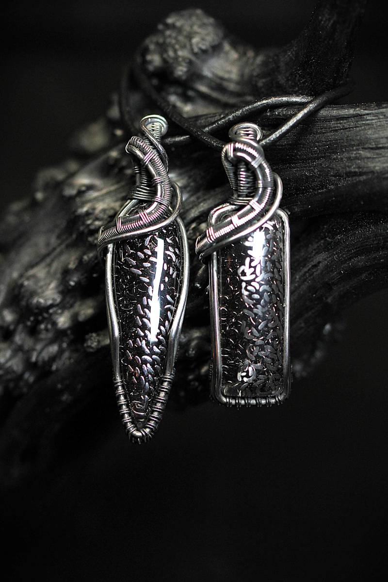 Partner Kettenanhänger in Schwarz Und Silber, Edelstahl Anhänger Für Sie Ihn, Paar Schmuck Im Gothic Stil Den Mann Die Frau von Stahlweberei