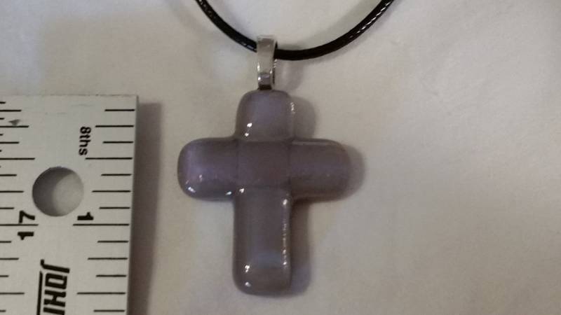 Lila Kreuz Halskette Lila Kreuz Halskette von StainedGlassBySandi