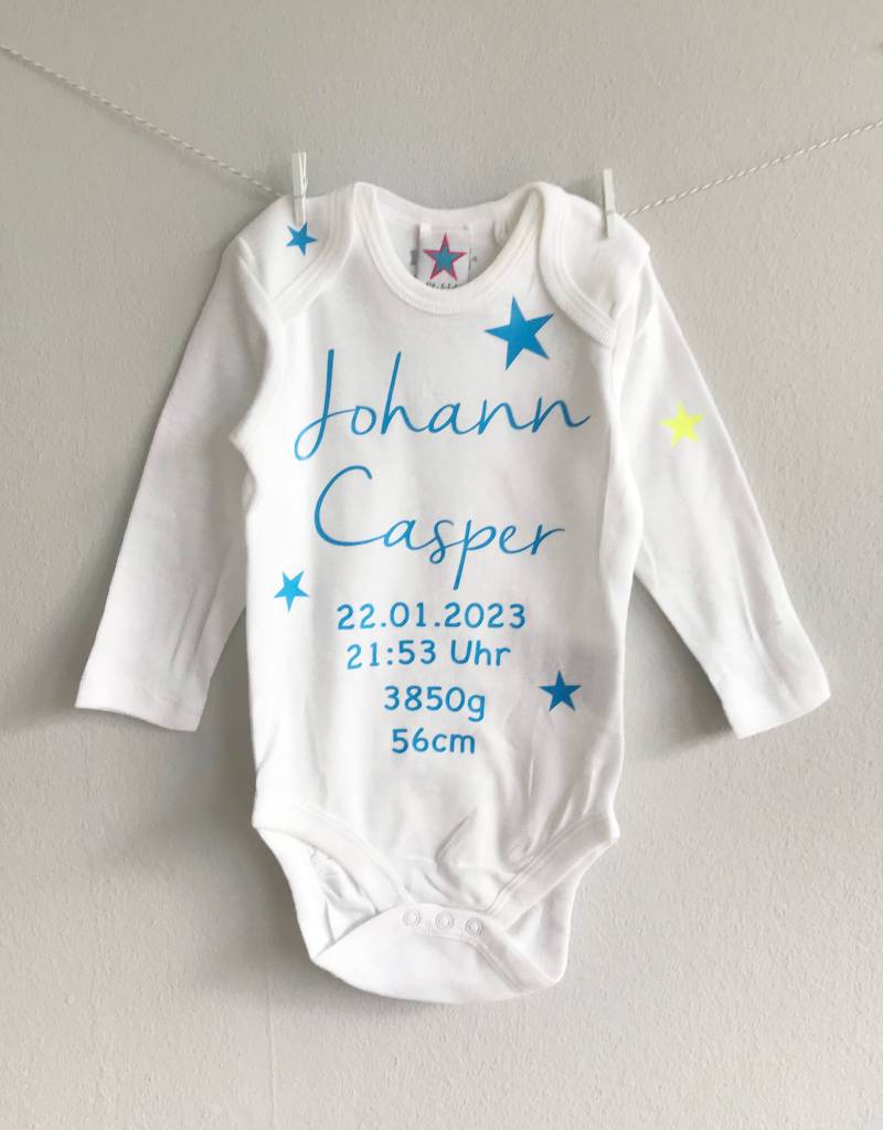 Personalisierter Baby Body Mit Den Geburtsdaten Des Neugeborenen Personalisierter Baby Body Mit Den Geburtsdaten Des Neugeborenen von Stakids
