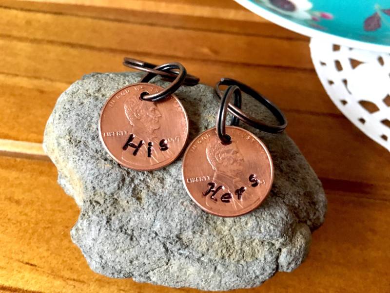 Seine & Hers, Paare Schlüsselanhänger/Key Chain. Personalisiert von StampYourHeartsOut