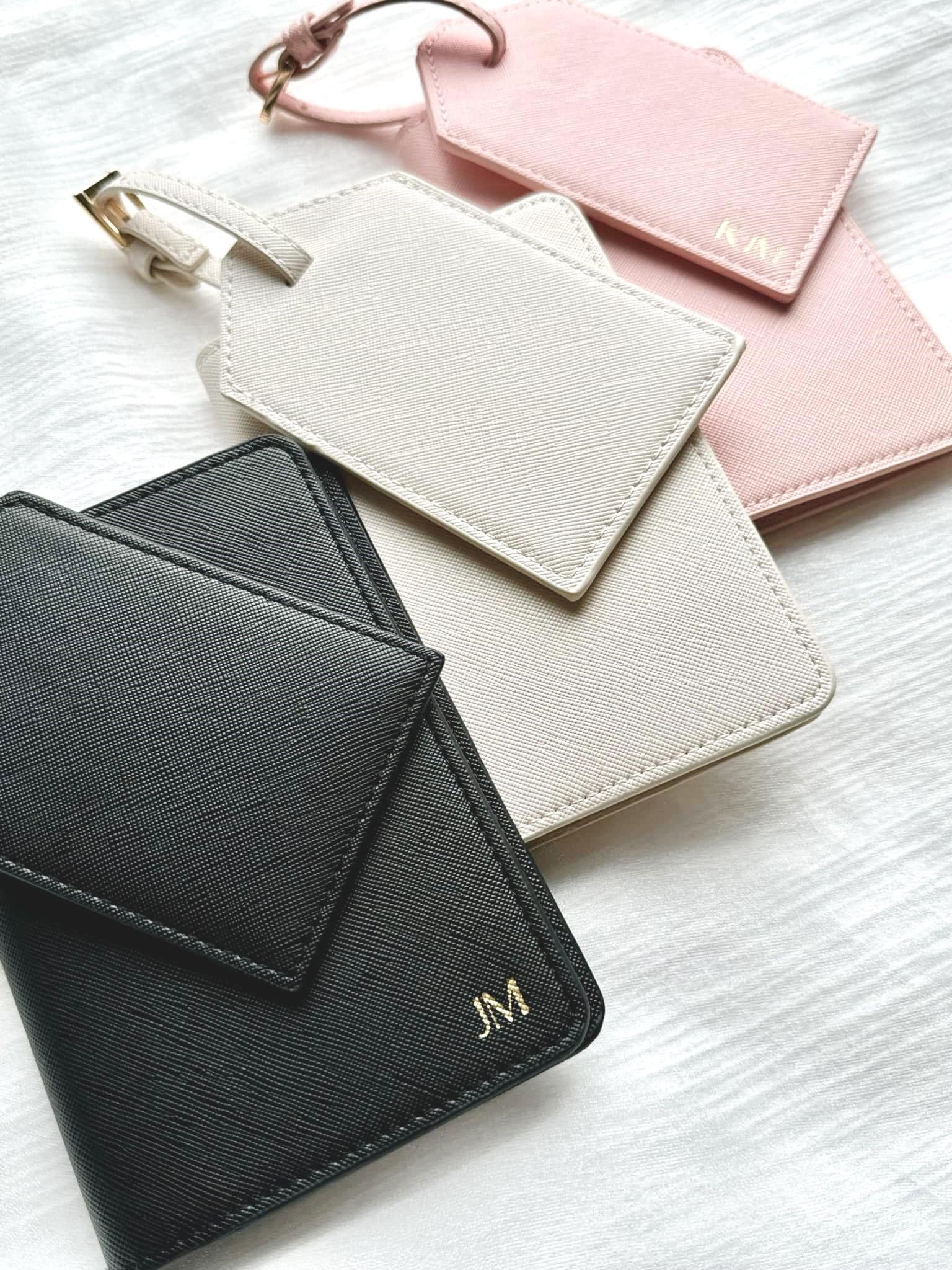 Personalisierter Passhalter Und Gepäckanhänger Set Monogramm & Passport Cover Benutzerdefinierter Pass Port Muttertagsgeschenk Von Der Tochter Personalisierter Passhalter Und Gepäckanhänger Set Monogramm & Passport Cover Benutzerdefinierter Pass Port Muttertagsgeschenk Von Der Tochter von StampandStyleAU