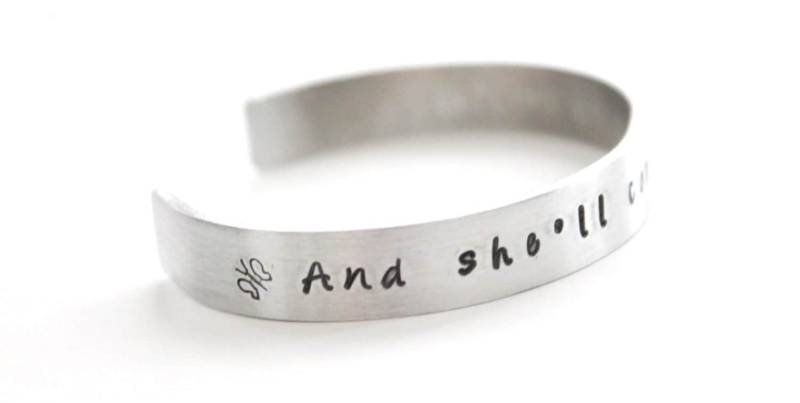 Aluminium Hand Gestempelt Manschette Armband 3/8 "Breite Name Id Andenken Liebe Familie Mom Custom Personalisierte von StampedByTheHeart