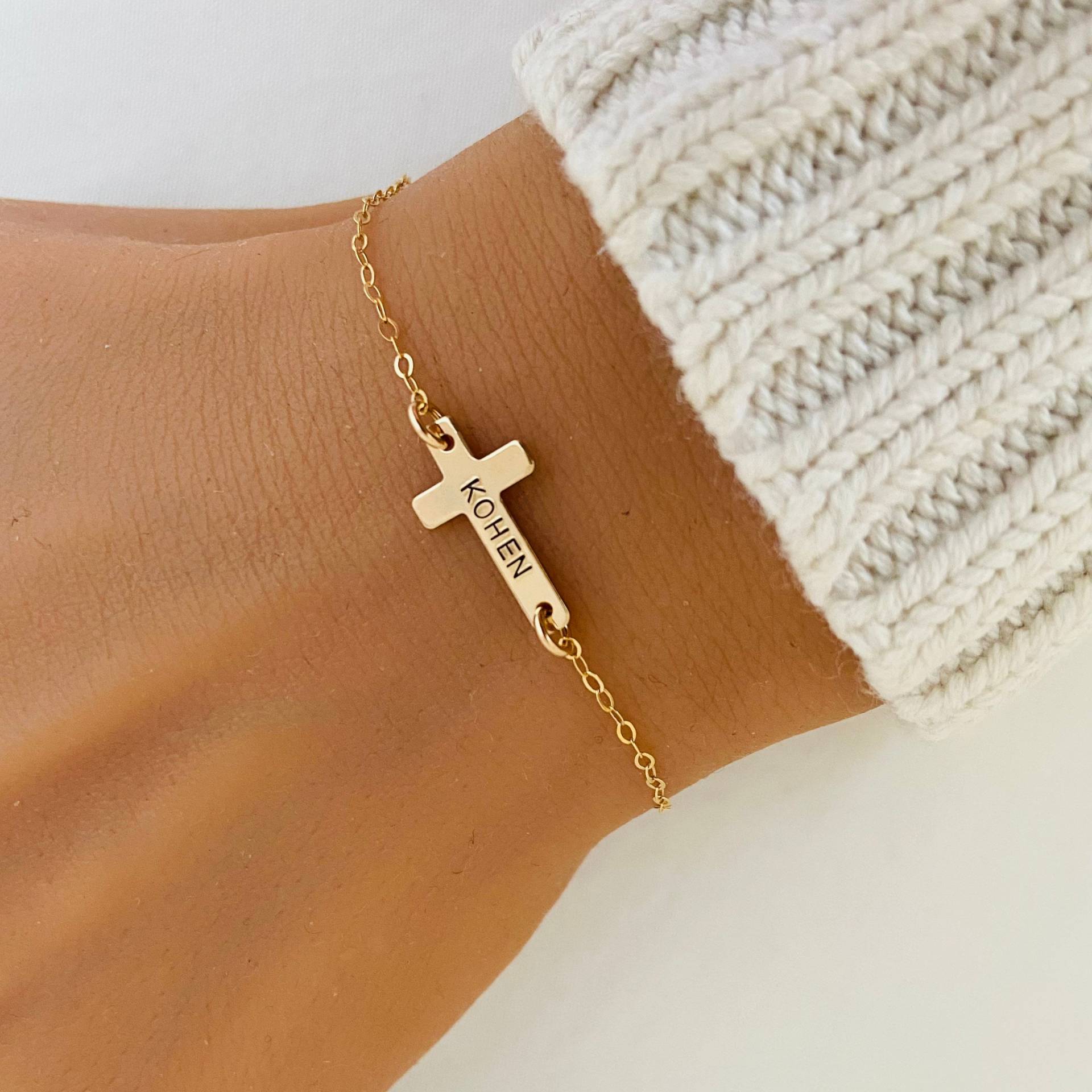 Benutzerdefinierte Kreuz Armband, Baby Erstes Erste Kommunion Geschenk, Taufe Schmuck, Rose Gold Kreuz, Taufgeschenk von StampedEve