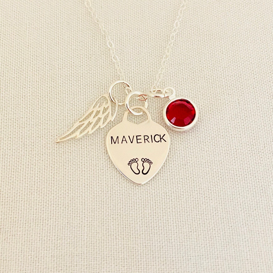 Personalisierte Baby Füße Halskette, Gedenkschmuck, Engelsflügel, Verlust Geschenk, Beileid Mutter Eines Engels, Des Säuglings von StampedEve