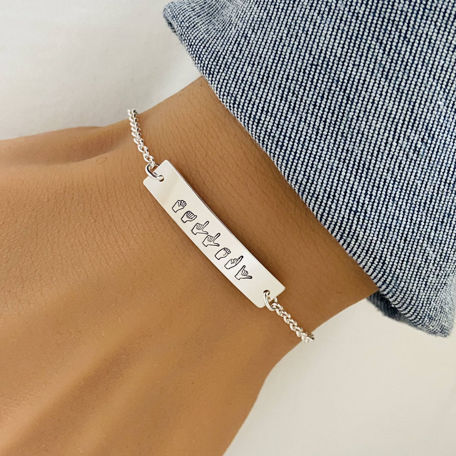 Personalisierter Asl Armband, Gebärdensprache Schmuck, Namen Handgeste, Schwester Geschenk, Geschenk Für Mama, Abschlussgeschenk, Freundinnen von StampedEve