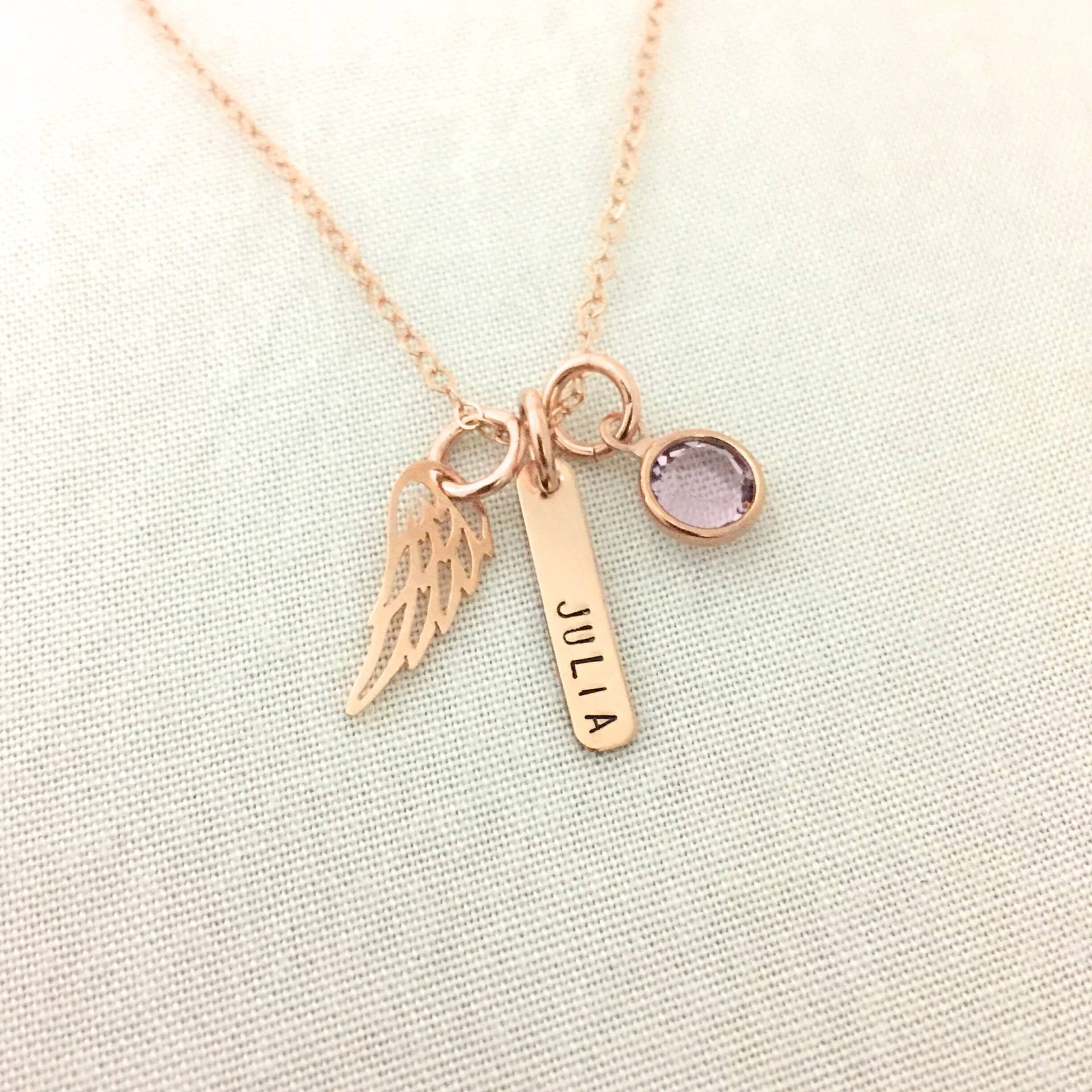 Rose Gold Baby-Memorial-Halskette, Verlust Des Säuglings Schmuck, Engelsflügel, Totgeburt Geschenk, Mutter Eines Engels, Namen Halskette, Bar Schmuck von StampedEve