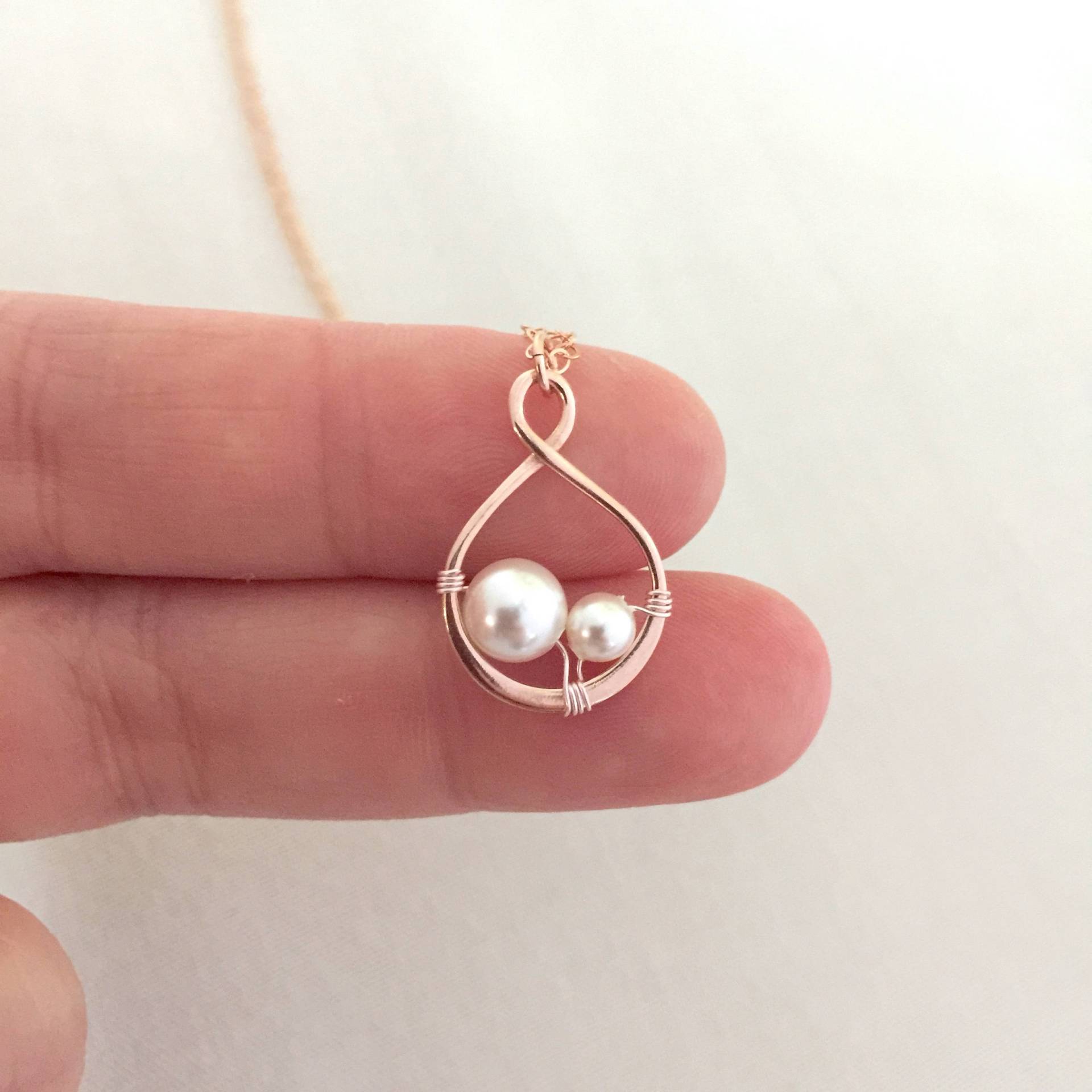 Rose Gold Infinity Halskette, Mutter Tochter Der Braut Geschenk, Stiefmütterchen Bonus Mama Geschenk von StampedEve