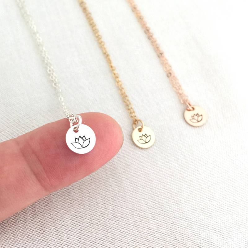 Winzige Lotus Halskette, Yoga Schmuck, Namaste Sterling Silber, Gold Lotus, Layering Zierliche Schlichte Halskette von StampedEve