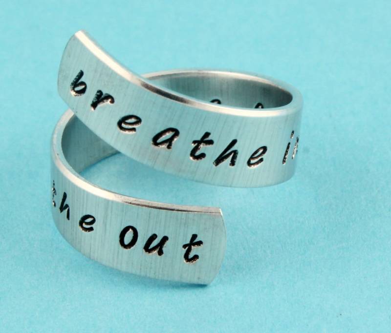 Breathe in Ring - Out Move On Wickelring Twist Verstellbarer Silber Yoga von StampinOffThePath