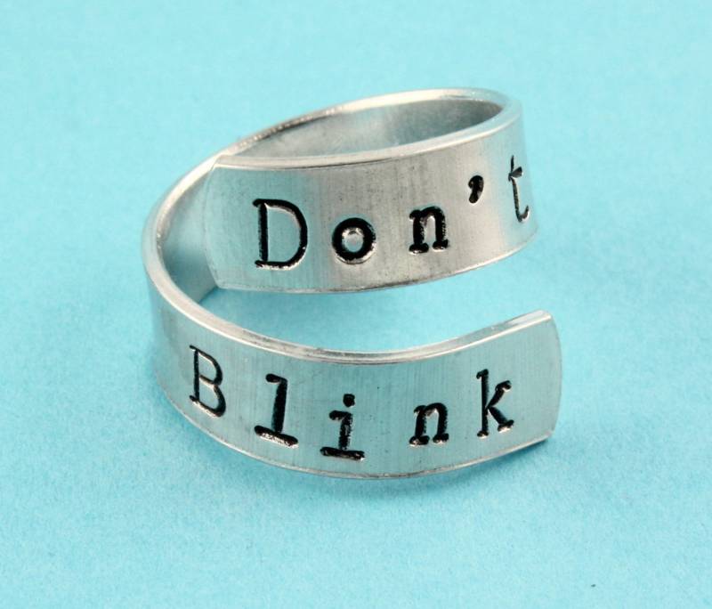 Don't Blink Ring - Verstellbarer Twist Wickelring Doctor Fandom Who Silber Fächer Ring Whovian von StampinOffThePath