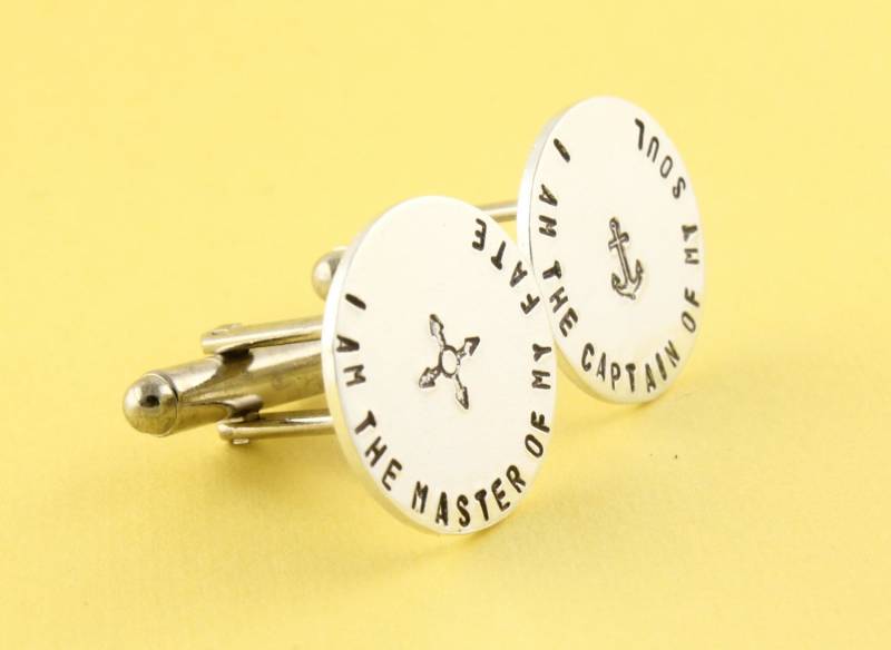 Ich Bin Der Meister Meines Schicksals Manschettenknöpfe - Kapitän Meiner Seele Individuelle Runde Weihnachtsgeschenk Für Papa von StampinOffThePath