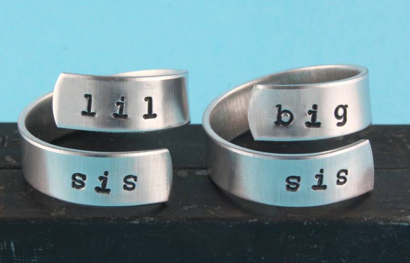Kleiner Schwester Ring - Großer Lil Sis Geschenk Für Wickelring Twist Silberring von StampinOffThePath