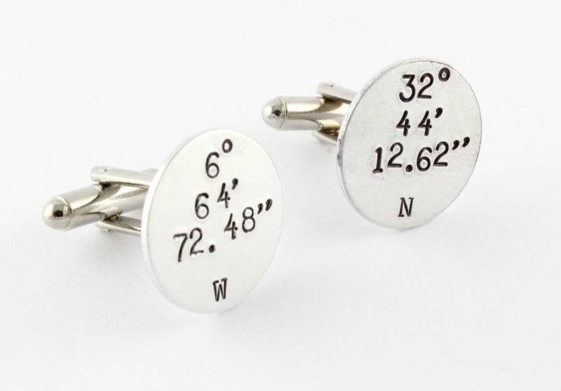 Koordinaten Manschettenknöpfe - Individuelle Runde Hemdverschlüsse Latitude Längengrad Gps Silberknöpfe von StampinOffThePath