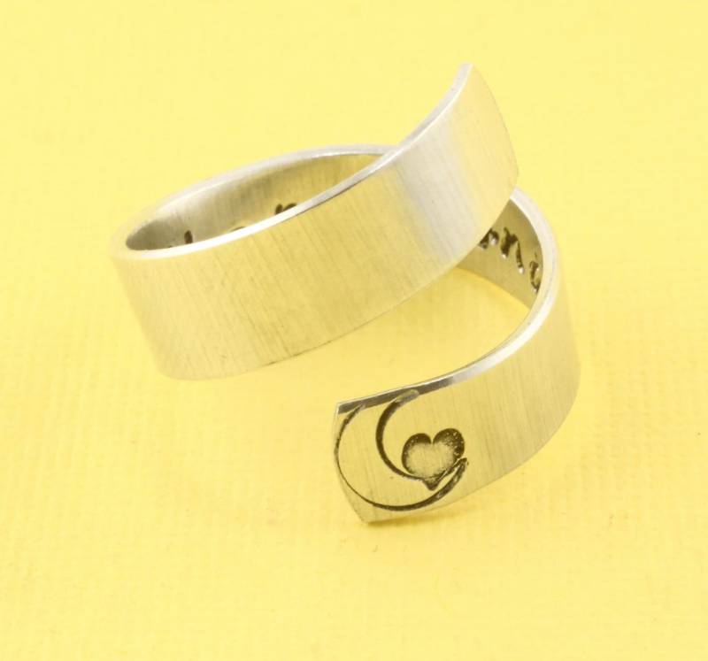 Love You To The Moon & Back Ring - Verstellbarer Wickelring Twist Silber Mond Für Mama Personalisierter von StampinOffThePath