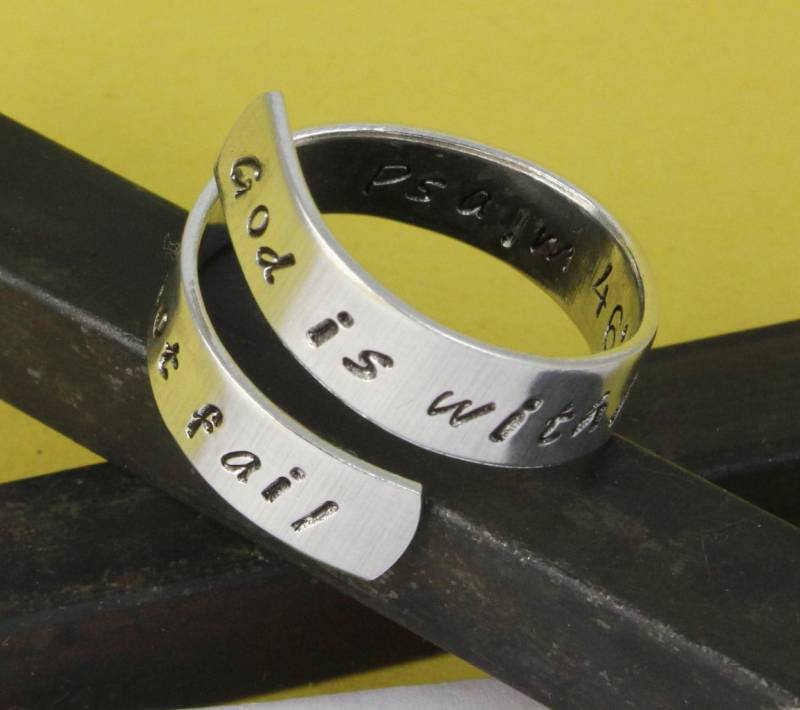 Psalm 465 Ring - Gott Ist in Ihr, Sie Wird Nicht Ausfallen Verstellbarer Twist Wickelring Custom Größe 7 8 von StampinOffThePath